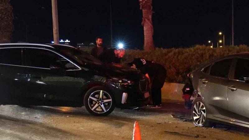İzmir’de sekiz araç birbirine girdi: 4 kişi yaralandı