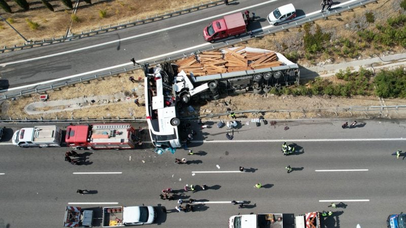 Katliam gibi kazada sıcak gelişme: 2 şoför gözaltında