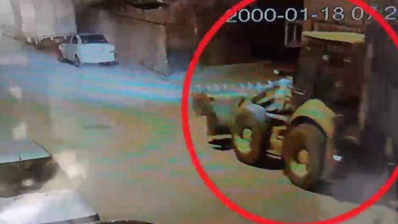 Konya’da cami önünde tarih hırsızlığı.. Yüzlerce yıllık kaideyi kepçeyle çaldılar!