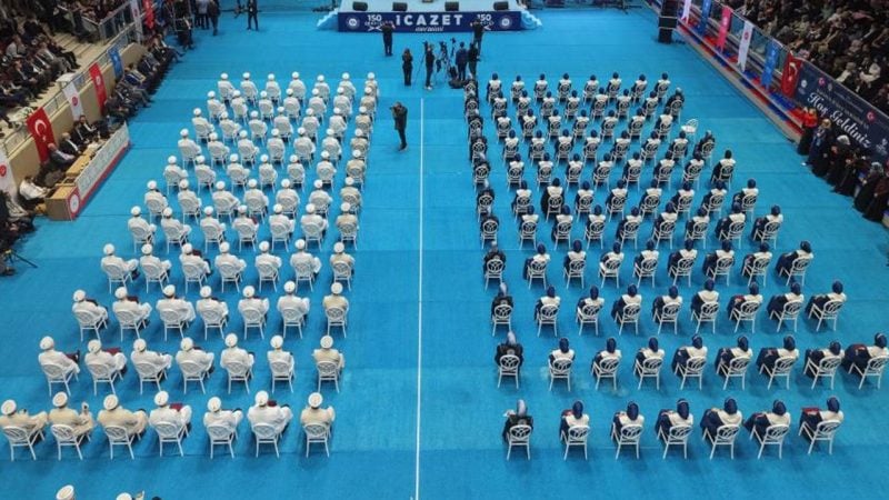 Kur'an bülbülleri... 150 hafız daha icazetlerini aldı