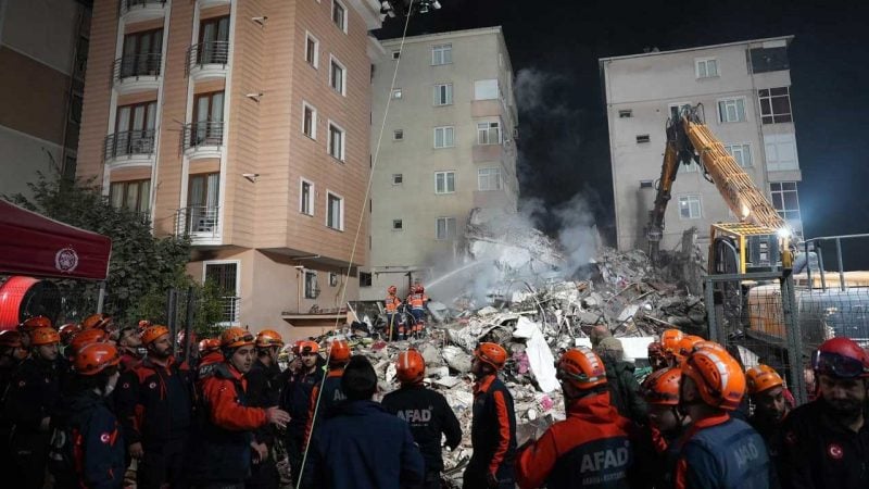 Maltepe’de enkazdaki 2 kişi aranıyor: 774 personel görev başında