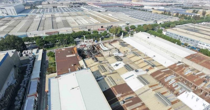 Manisa'da İnci Akü fabrikasında çıkan yangın yaklaşık 2 saatte kontrol altına alındı