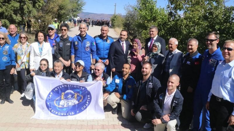 "Mars'ın yeryüzündeki ikizi" Salda'da bilim merkezi açıldı, törende astronotlar da vardı