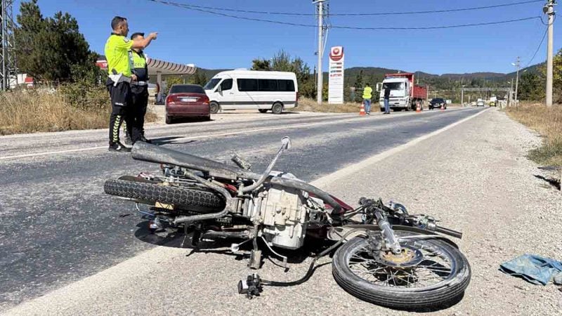 Motosiklet ile otomobil çarpıştı: 1 kişi hayatını kaybetti!