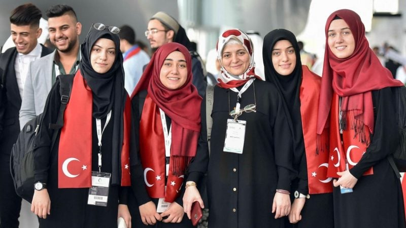 Sekülerlerin maşası Düşünbil’den AK Parti sonrası için skandal planlar: İmam Hatipleri kapatıp Diyanet’i kaldıracağız!