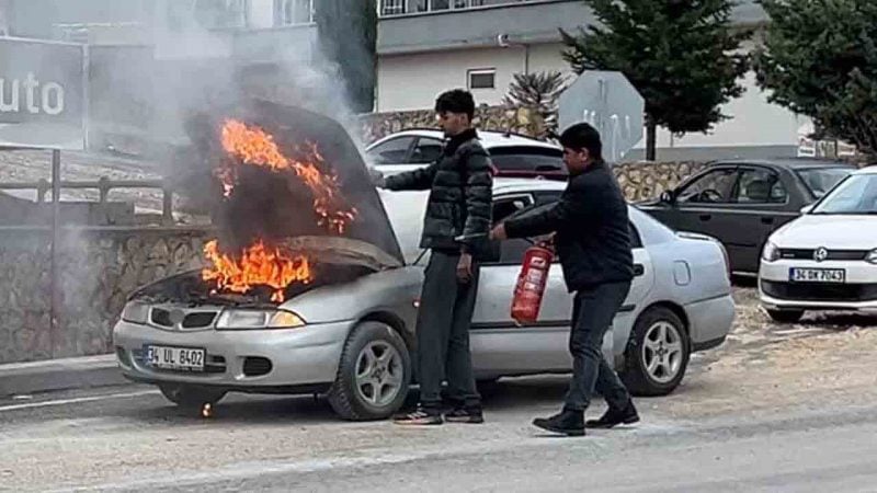 Seyir halindeki araç bir anda alev aldı!