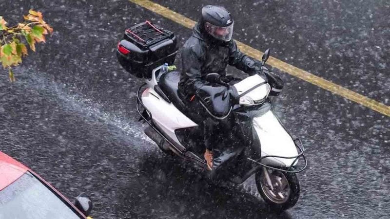 Şiddetli yağış alarmı: Motokurye ve scooter'lara trafik yasağı!