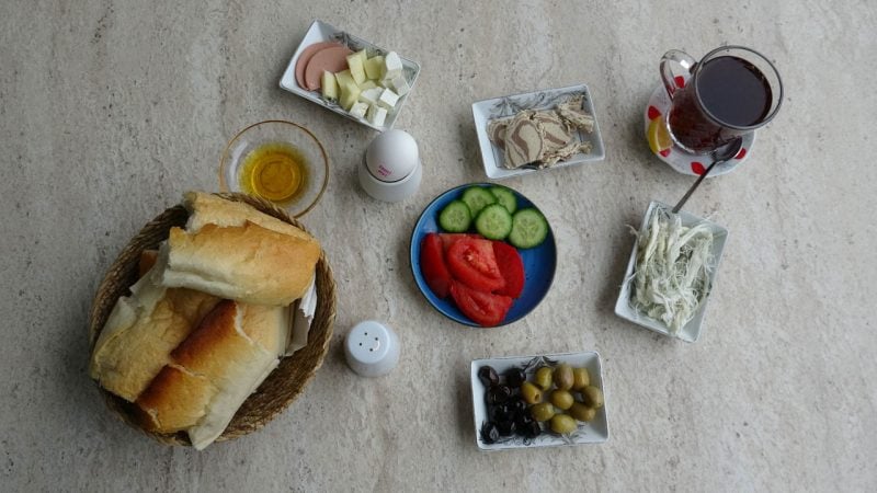 Sosyal medyada gören inanamadı! 11 çeşit serpme kahvaltı kişi başı 150 TL