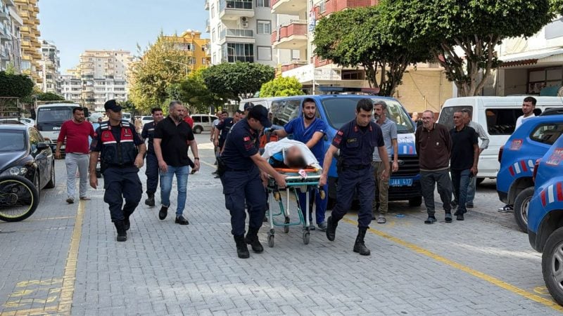 Tartıştığı kız kardeşini balkondan atıp silahla intihar etti