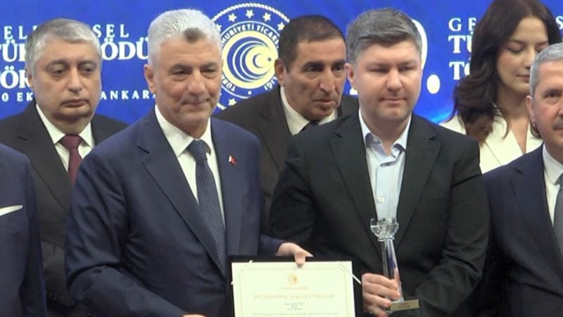 Ticaret Bakanlığı’ndan Akit TV Genel Müdürü Serdar Uslu’ya ödül
