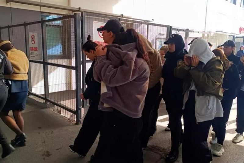 Toplum yapısını ve ahlaki değerleri hedef alan alçak şebekeye ağır darbe! Kadınları pazarlayan 8 şüpheli parmaklıklar arkasında!