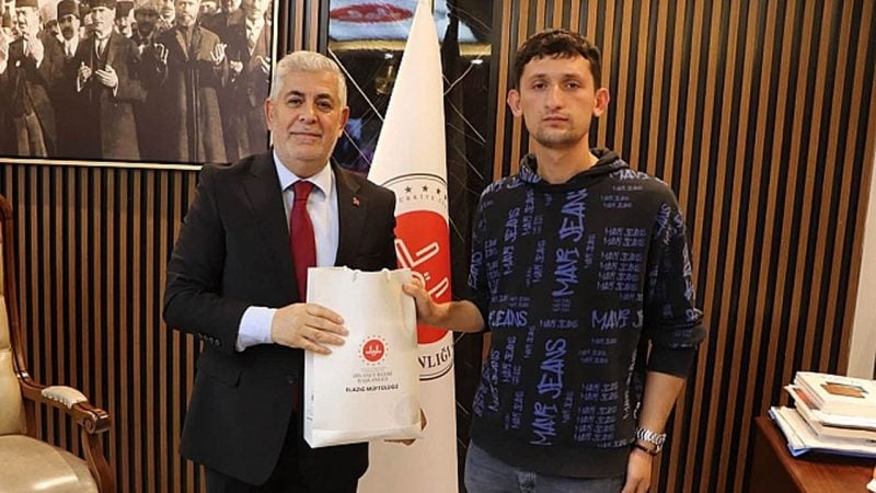 ‘Ücreti poşete bırakın, sınava gidiyorum’ Bu notu bırakan simitçiye müftülükten takdir ve ödül
