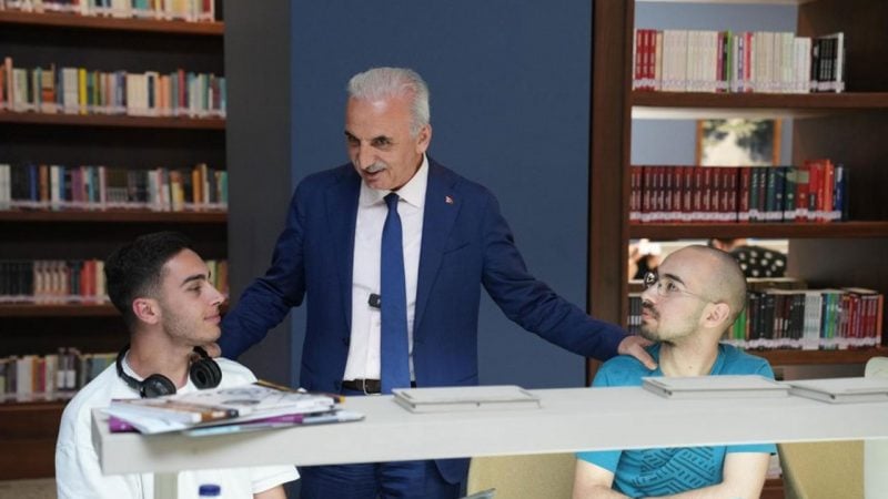 Ümraniye Belediyesi başarıyı taçlandırıyor! Üniversiteli gençlere 20 bin TL eğitim desteği