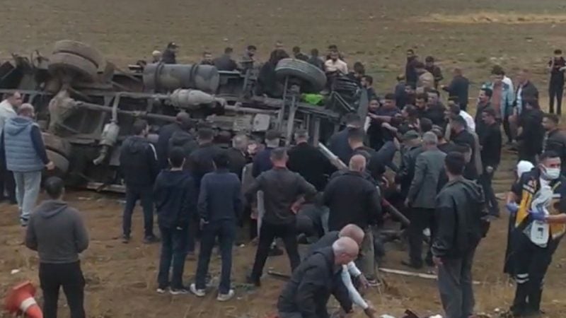 Yüksekova’da peş peşe iki kaza! 2’si ağır 9 kişi yaralandı
