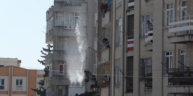 TOMA'dan kaçarken Teyze'ye yakalandılar!
