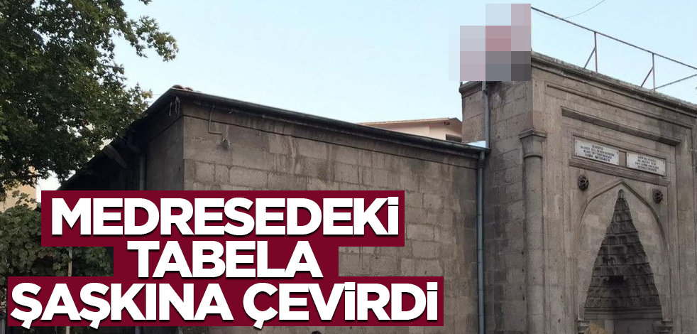 590 yıllık medreseye asılan tabela şaşkına uğrattı