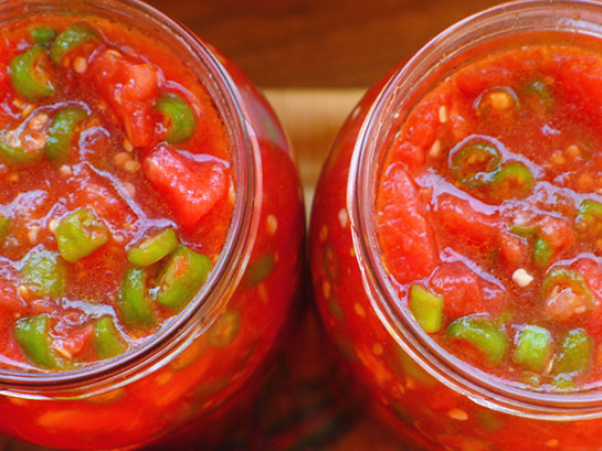 Acılı domates turşusu nasıl yapılır? | Kaynayan turşu tarifi