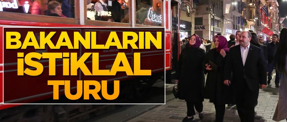Aile Bakanı Selçuk ile Sanayi Bakanı Varank ve eşi, İstiklal'de yürüyüşe çıktı