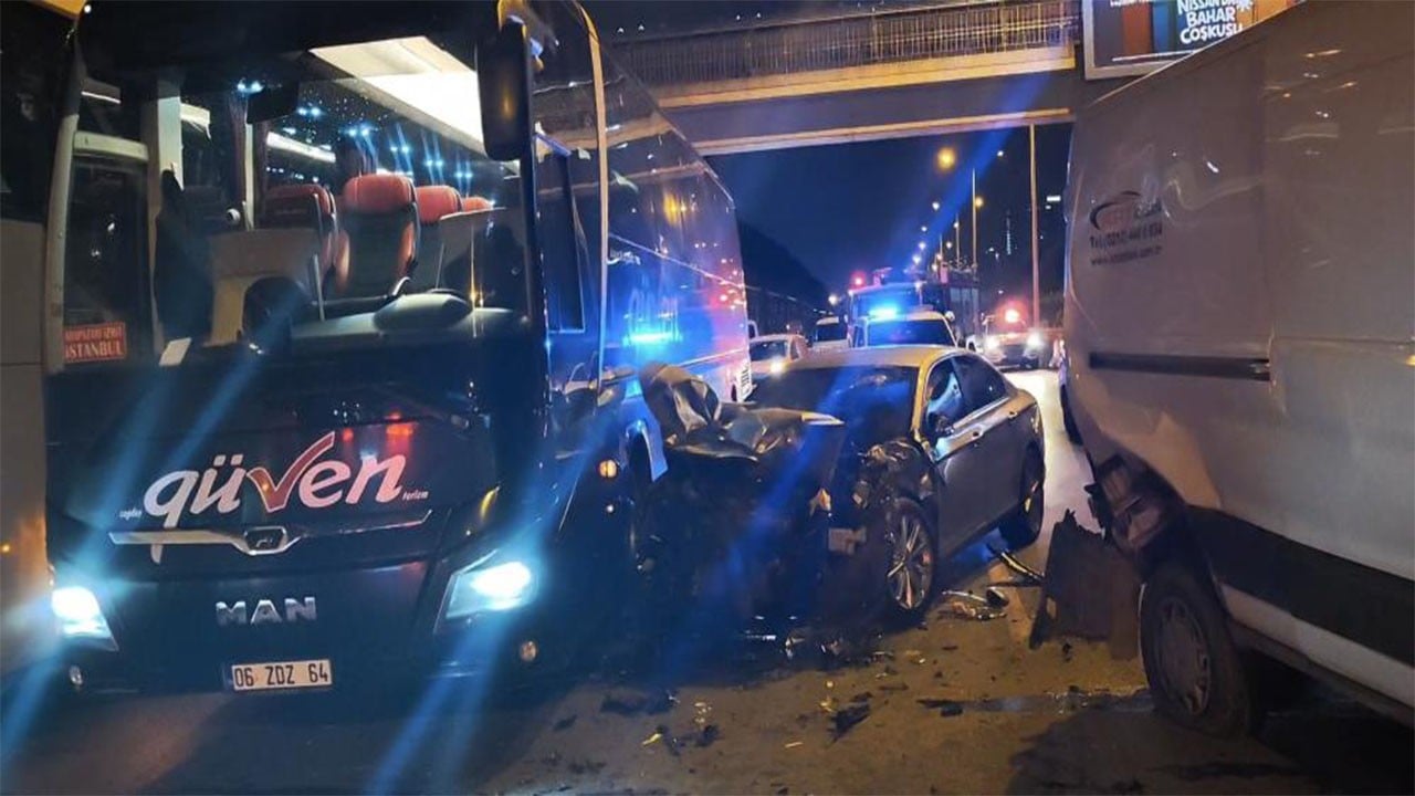 Alkollü sürücü kendini lunaparkta sandı ortalığı birbirine kattı