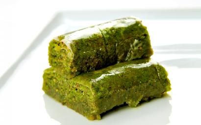 Antep fıstıklı sarma | Muhteşem lezzetiyle yeşil burma tarifi