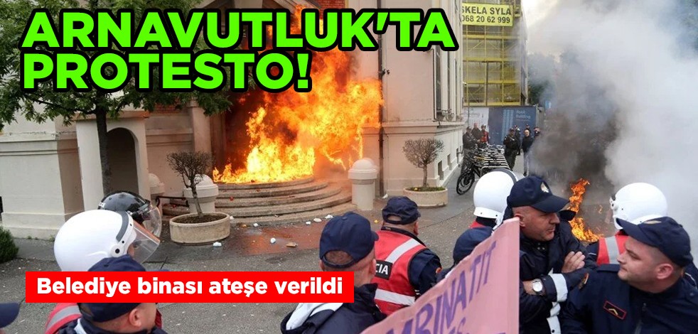Arnavutluk'ta protesto! Rota tam olarak Tiran belediye binası: Ateşe verildi! Bir istifa çağrısı daha