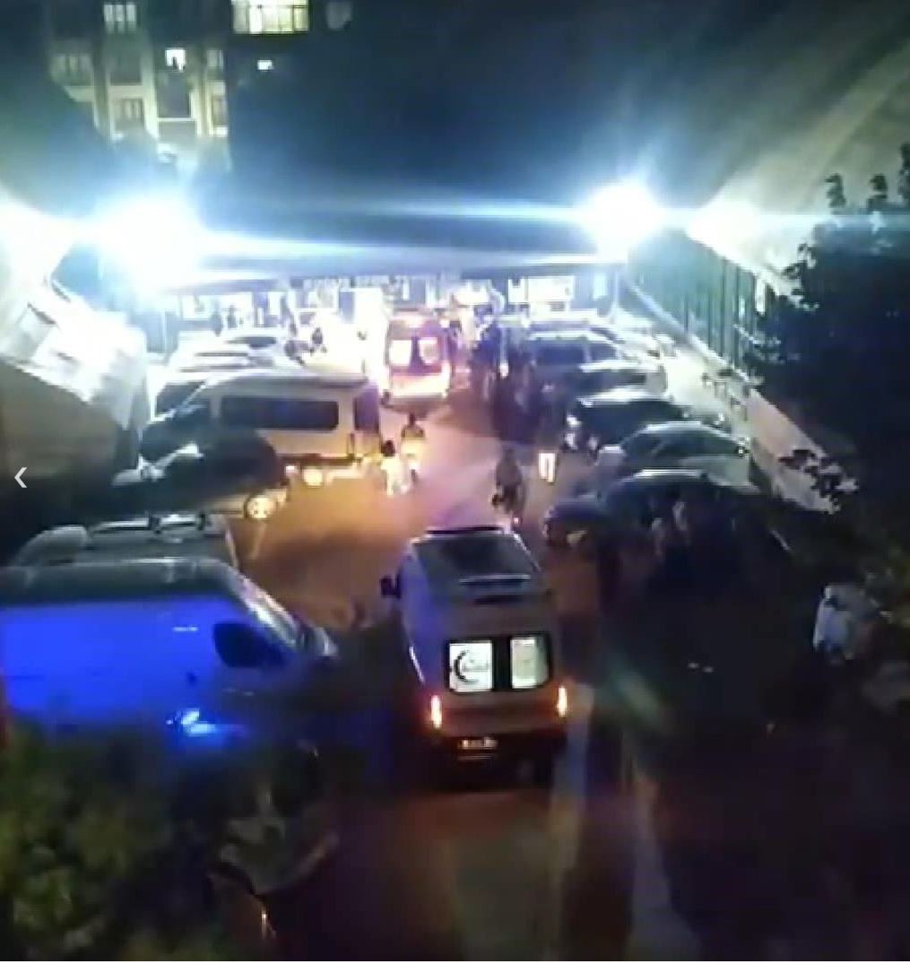 Bağcılar'da halı sahada silahlı kavga: 2 yaralı