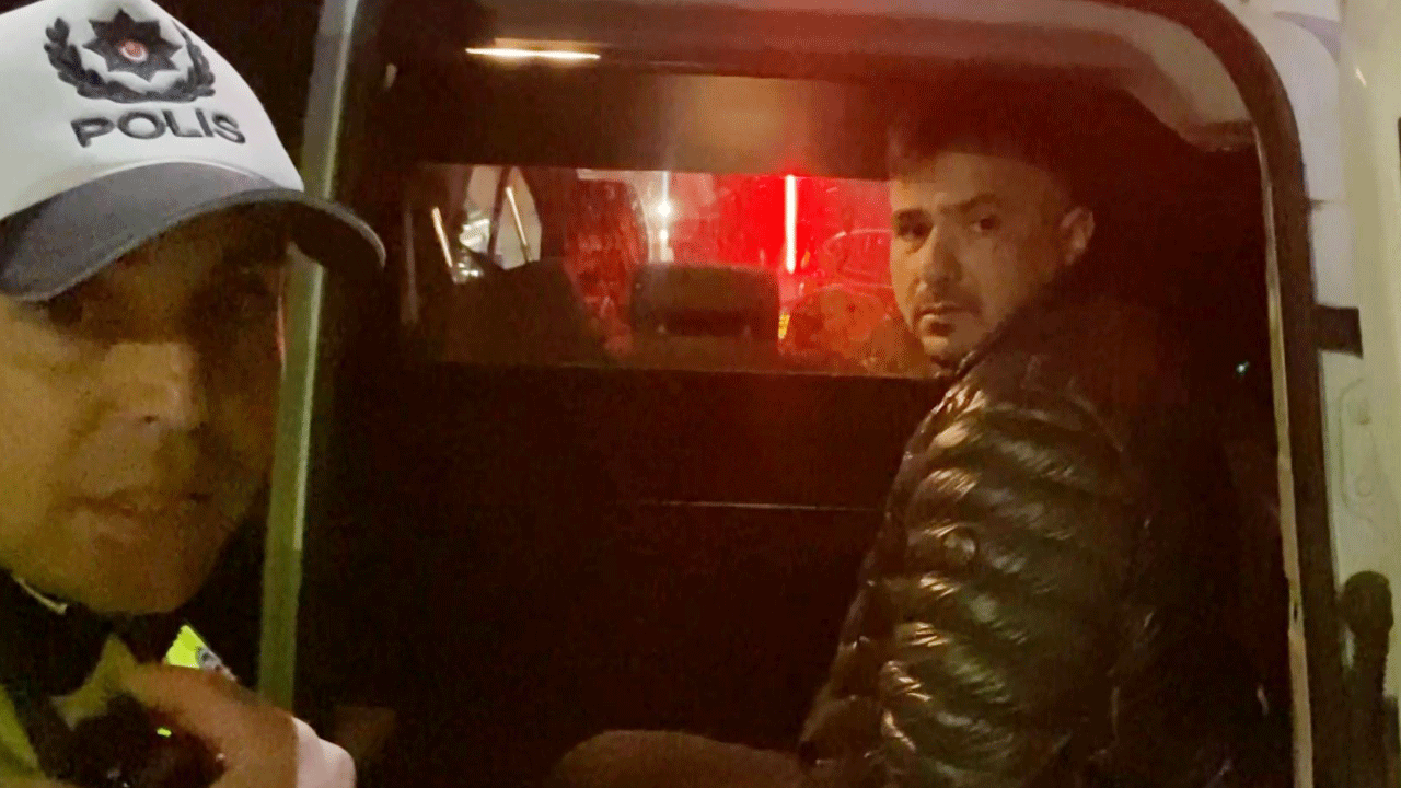 Bahtsız bedevi hikayesini hatırlattı: Alkollü sürücü emniyet müdürünün içinde bulunduğu makam aracına çarptı!