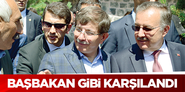 Bakan Davutoğlu Kars’ta Başbakan gibi karşılandı