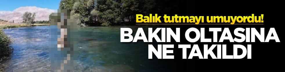 Balık tutmayı umuyordu! Bakın oltasına ne takıldı