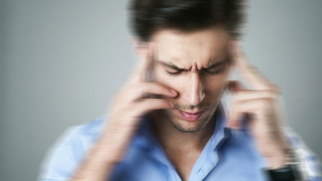 Baş ağrısı mide bulantısı terleme nedenleri