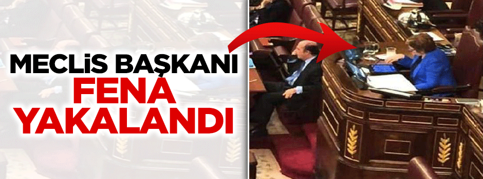 Başbakan konuşurken, Meclis Başkanı oyun oynarken yakalandı