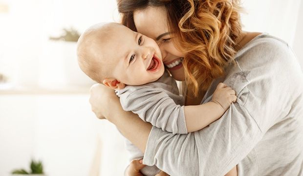 Bebekler neden devamlı kucakta durmak ister?