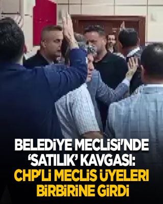 Belediye Meclisi'nde ‘satılık’ kavgası: CHP'li meclis üyeleri birbirine girdi! Kadın üyeyi yumruklamaya çalıştı