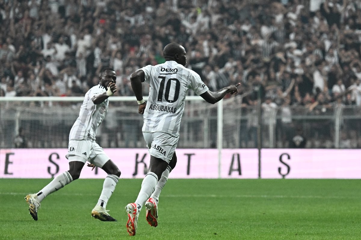 Beşiktaş, Dinamo Kiev’i eleyip UEFA Avrupa Konferans Ligi gruplarına kaldı