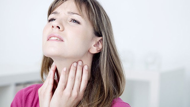 Boğazda yutkunurken acıma | Yutak iltihabı ne demek?