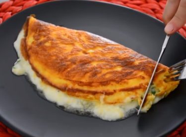 Börek tadında 3 malzemeli omlet tarifi