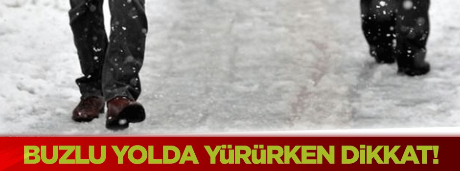 Buzlu yolda ayakkabı üzerine çorap giyin