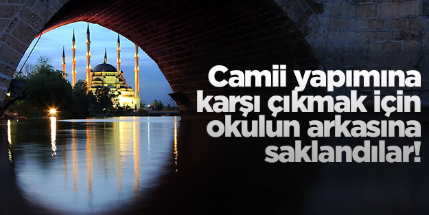 Camii yapımına karşı çıkmak için okulun arkasına saklandılar