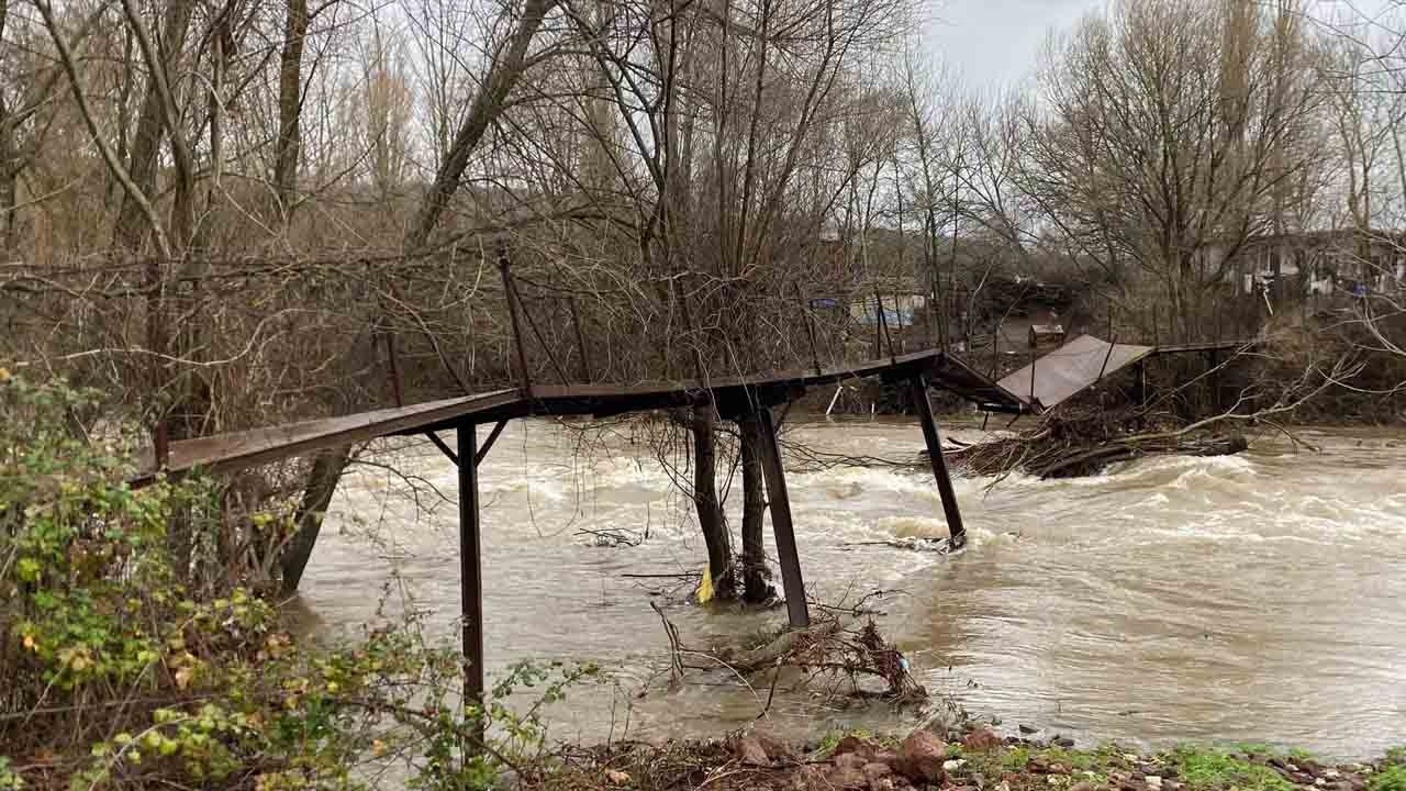Çanakkale’yi sağanak vurdu: Tarım arazileri su altında
