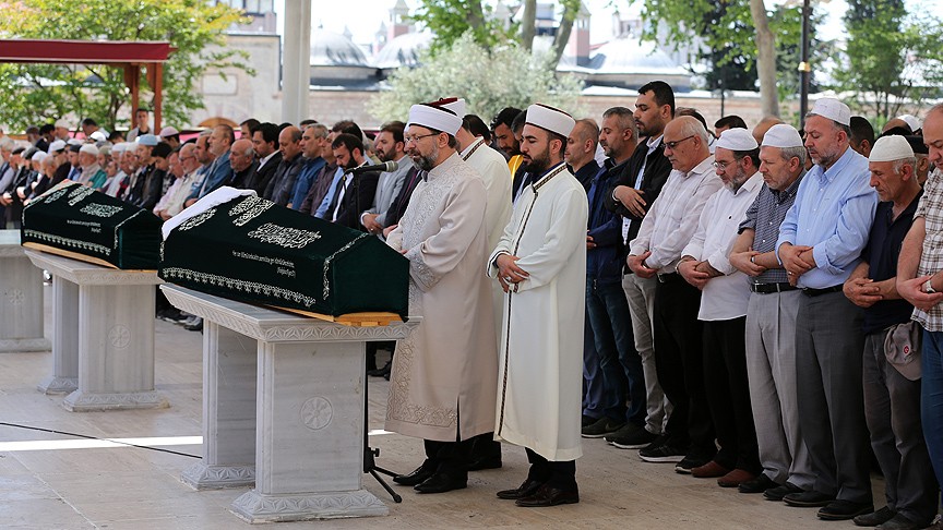 Cenaze namazında cemaat şart mı?