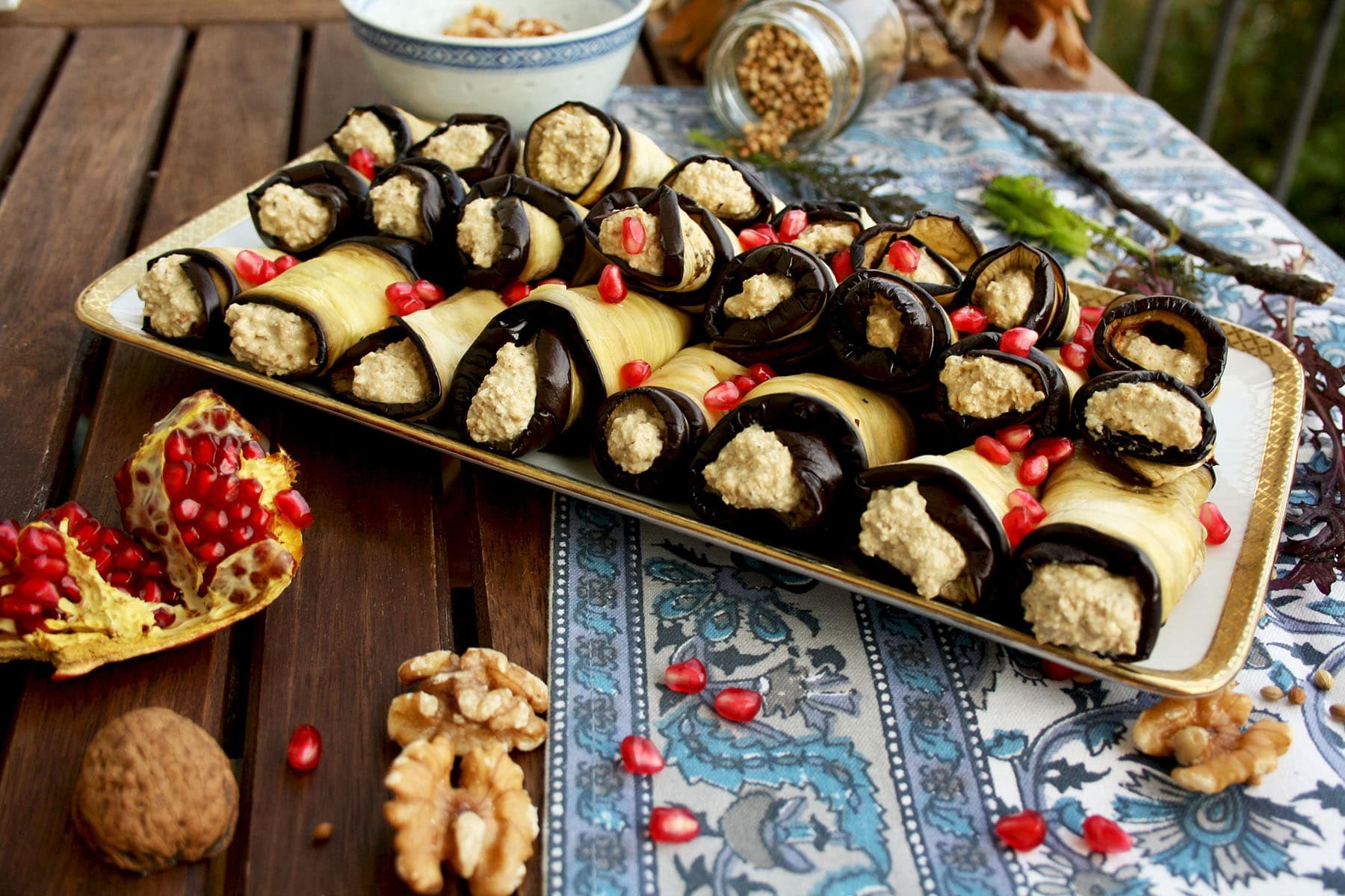 Cevizli patlıcan sarma | Gürcü usulü bu lezzeti mutlaka denemelisiniz!