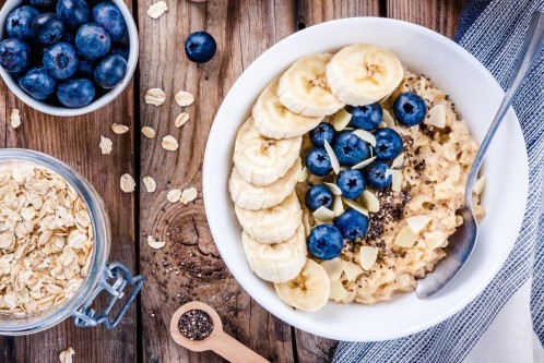 Chia tohumlu besleyici ve doyurucu kahvaltı