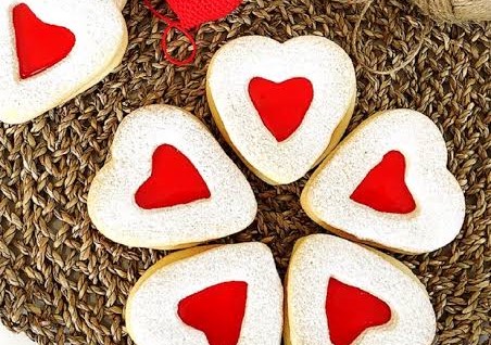 Çilekli kalpli kurabiye tarifi