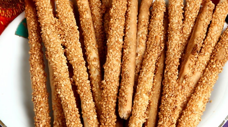 Çıtır çıtır susamlı çubuk kraker tarifi