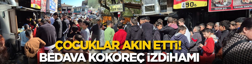 Çocuklar akın etti! Bedava kokoreç izdihamı