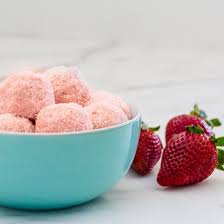 Çocukların bile 5 dakikada hazırlayabileceği müthiş tat | Çilekli toplar