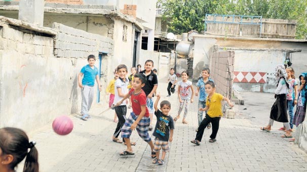 Çocukların sokağa çıkma izni saat kaça kadar?