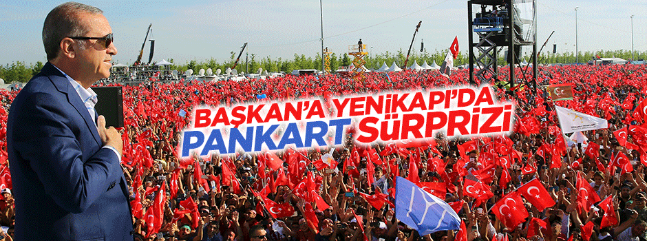 Cumhurbaşkanı Erdoğan'a Yenikapı'da pankart sürprizi