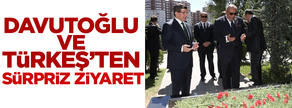 Davutoğlu ve Türkeş Alparslan Türkeş'in mezarına gitti