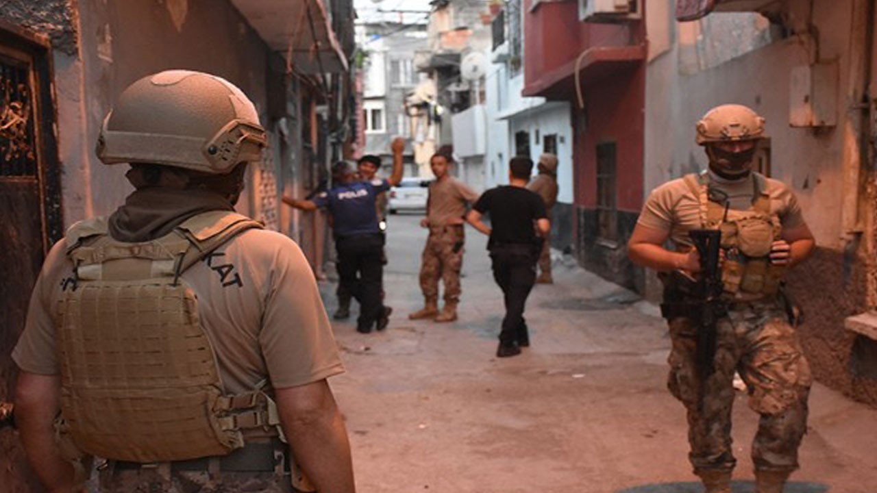 DEAŞ’a 3 ilde şafak baskınları: 9 gözaltı